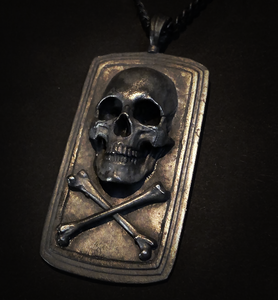 Pendentif plaque tête de mort