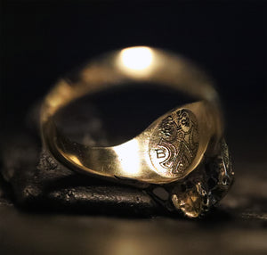 Small Decayed Halfjaw 18kt. Gold
